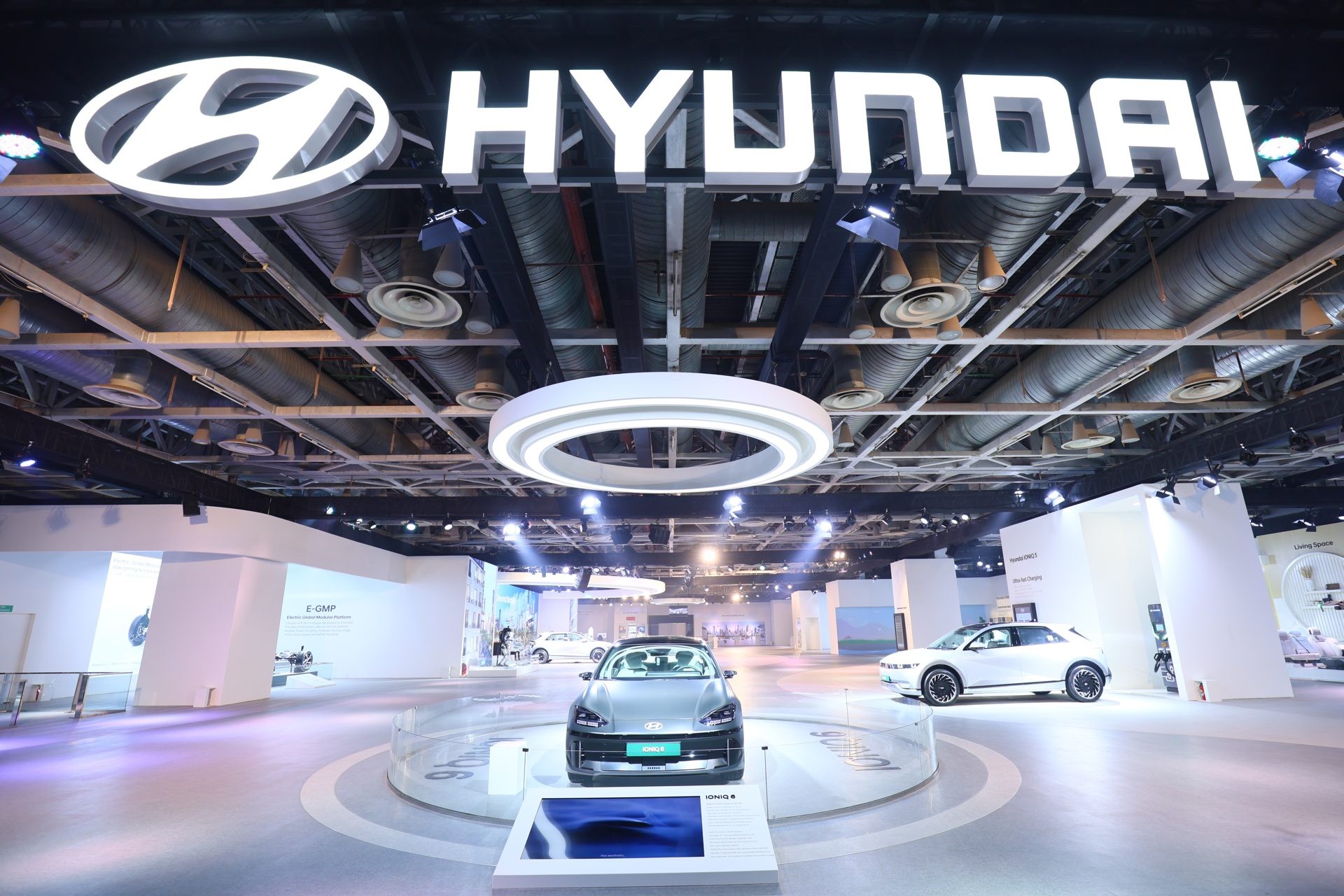 Auto Expo India Hyundai Pavilion — interior by HDG