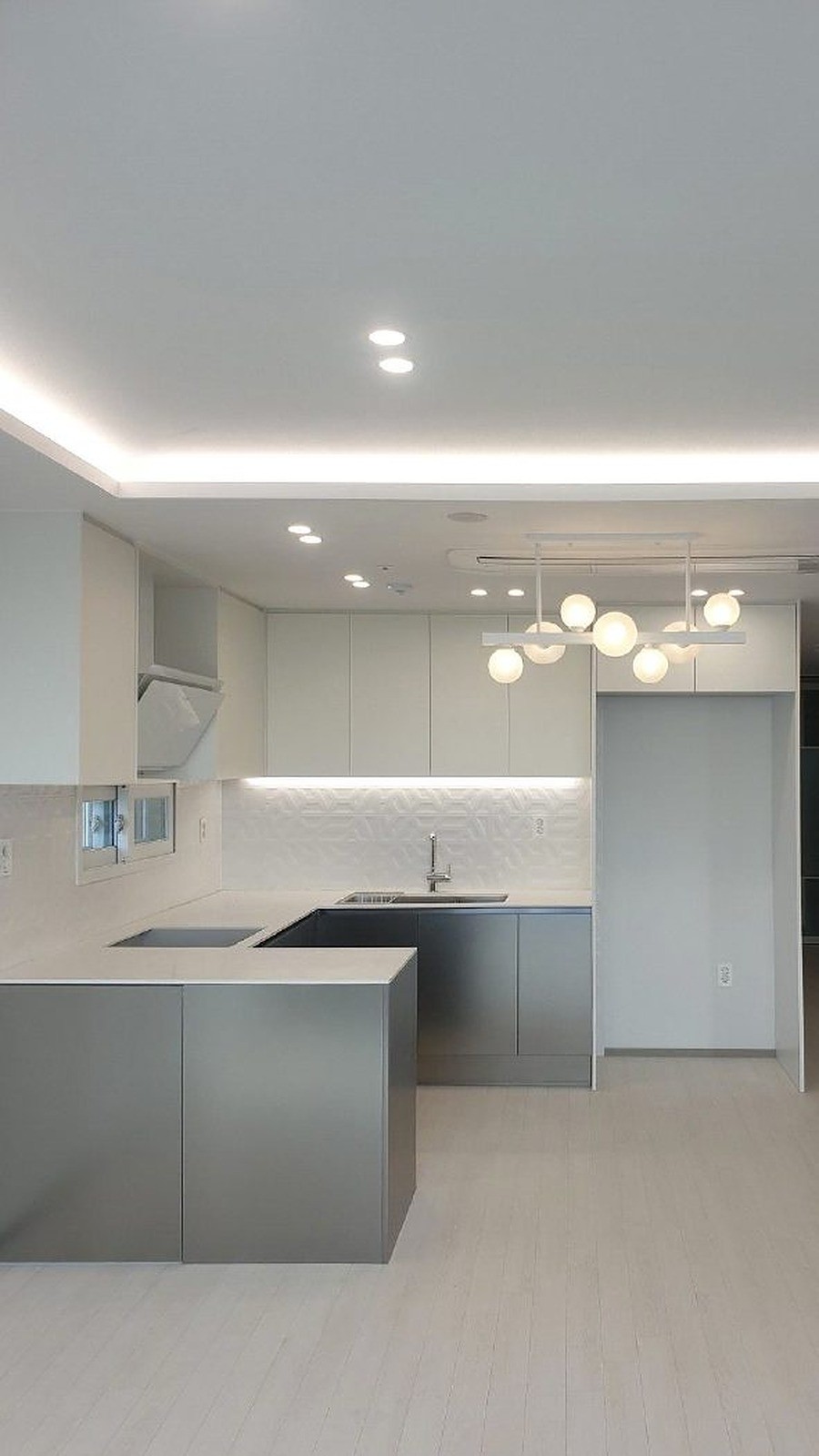 Suwon New Construction Apartment Suwon, Korea — interior by HDG