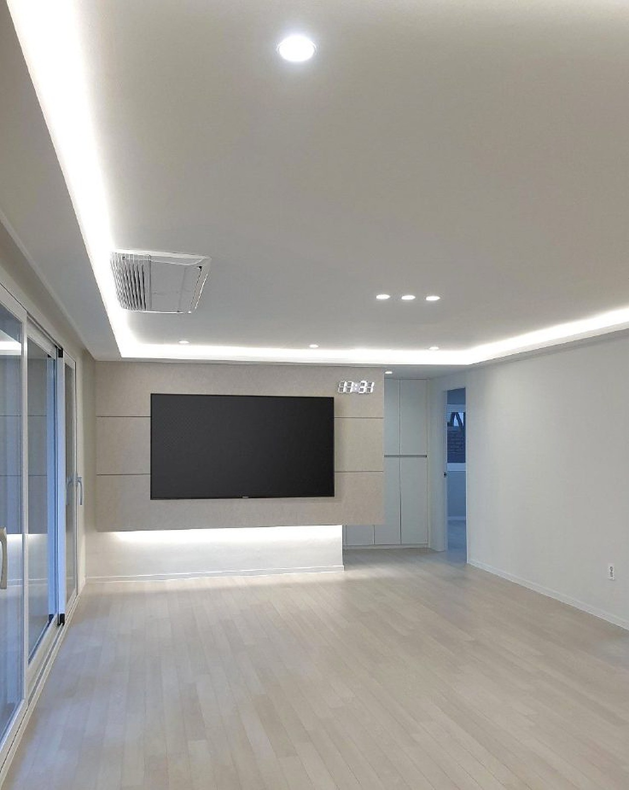 Yeokchon -dong House Remodeling — interior by HDG